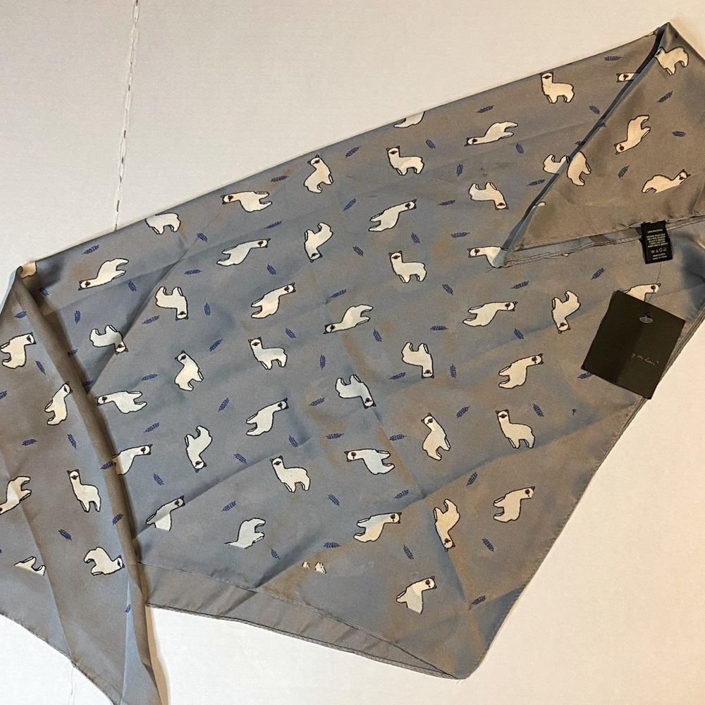 NWT Silk LLAMA 🦙 scarf